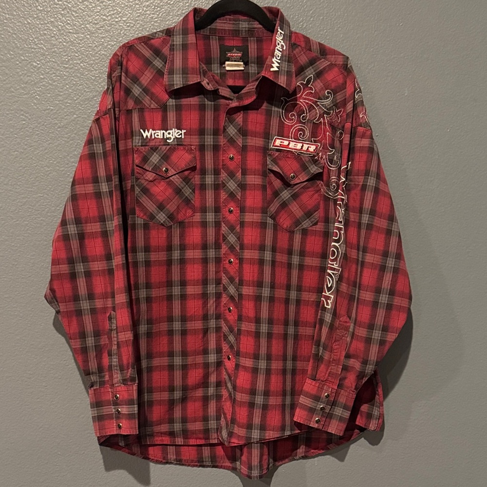 Wrangler Men's PBR Logo Long Sleeve Plaid Western Snap